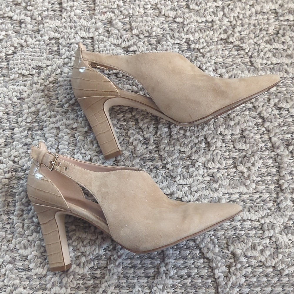 Cole Haan Grandseries Leather Tan Heels With Adjustable Ankle. 2.5" Heel. - Picture 2 of 7